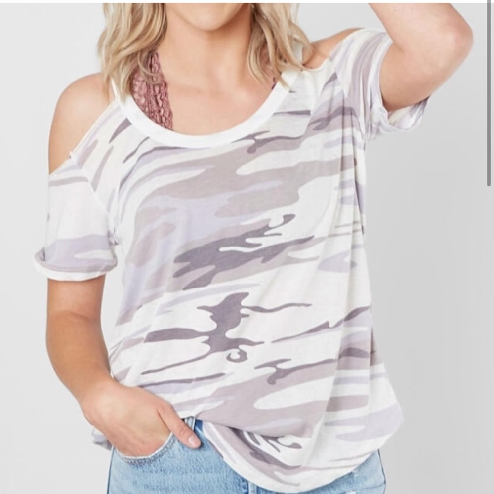 Z Supply The Camo Cold Shoulder Tee Medium - Picture 2 of 7